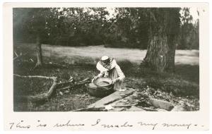 Panning for Gold, Phoenix, Arizona, USA, 24 July 1912 © collection privée-AMC
