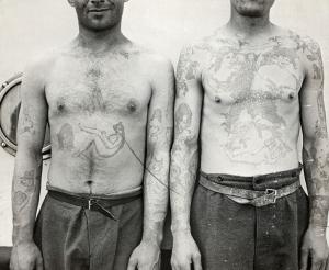 Léon Collin, deux bagnards tatoués de face