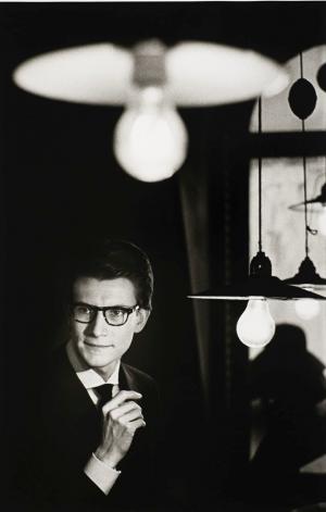 Pierre Boulat (1924-1998) Portrait d’Yves Saint-Laurent 1961 (tirage moderne)  Acquis par la FNAC en 2002