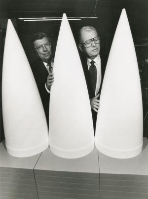 Anonyme, photo de presse Les promoteurs des pointes de missiles Patriot 1991 Tirage gélatino-argentique © collection privée