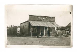 Post Office  and Hanging Laundry North America 1904-1918 © collection privée – AMC