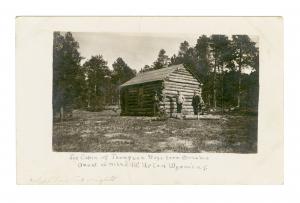 Thompson Boys’ Log Cabin” Crook County,  Wyoming, USA 1904-1918  © collection privée – AMC