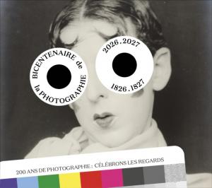 Claude Cahun, alias Lucy Schwob (1894-1954)  Autoportrait, Don’t kiss me I’m still in training 1927  Tirage argentique sur papier  Collections FRAM Pays de la Loire Musée d’arts de Nantes, 2000  No inv. 2000.9.1.PH  Domaine public, Musée d’arts de Nantes Numérisation Cécile Clos