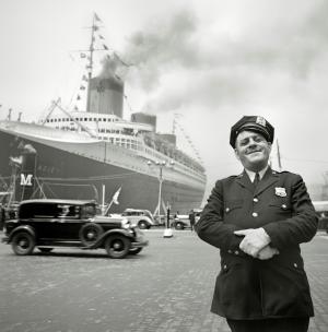 Jean Moral Arrivée à New-York du paquebot Le Normandie 1935