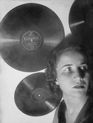 Germaine Krull Publicité pour un disque Columbia entre 1920 et 1940